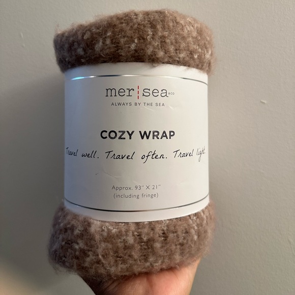 NWT. Mer Sea Elegant Pink and Cream Women's Cozy Wrap - Picture 3 of 5